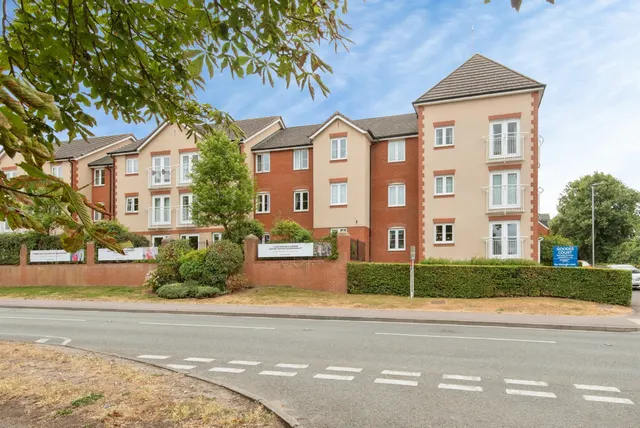 Goodes Court, Royston, photo 1