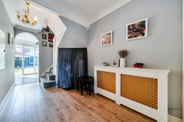 Photo 3 — Mottisfont Road, SE2