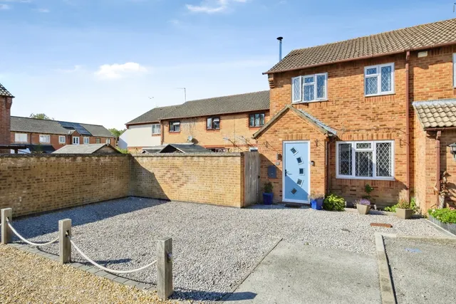 Pebble Court, Marchwood, SO40, photo 2