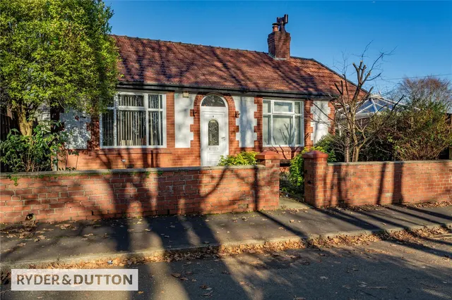 Linnet Hill, Half Acre, OL11, photo 1