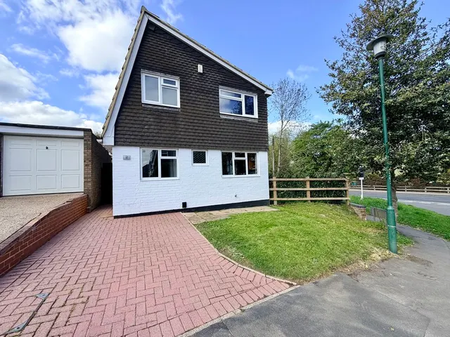 Fromer Road, Wooburn Green HP10 0PR, photo 1