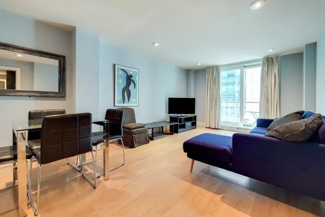 London, SW8, photo 1