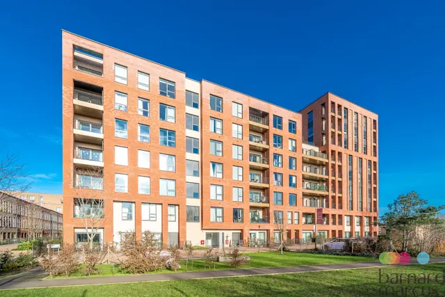 Thonrey Close, London, photo 1