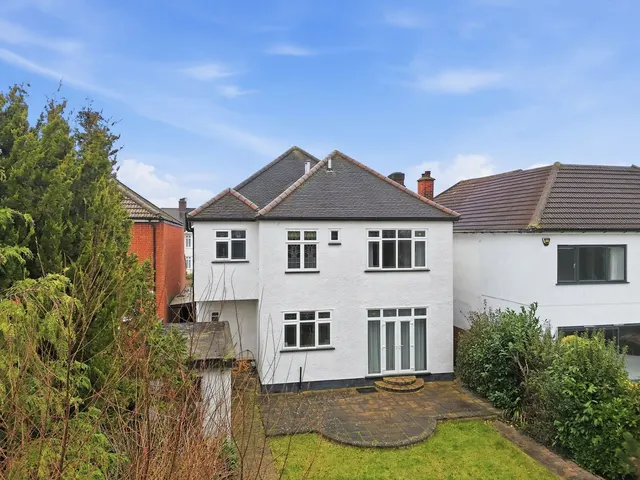 Photo 3 — Claremont Gardens, Upminster, RM14