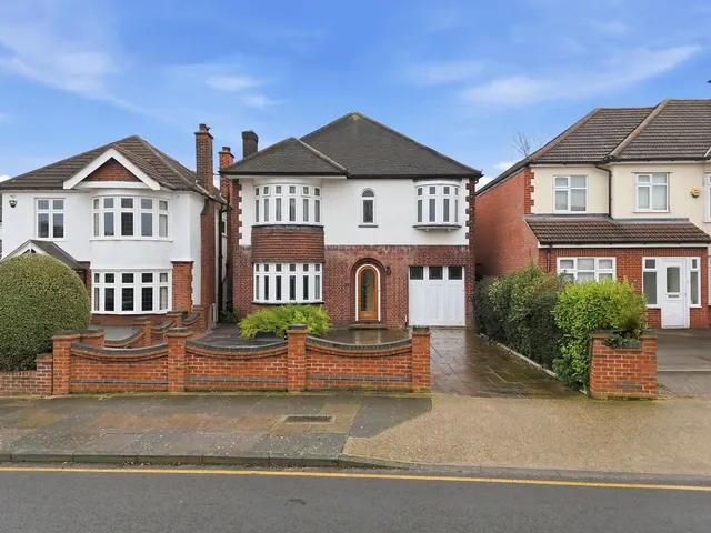 Claremont Gardens, Upminster, RM14, photo 1