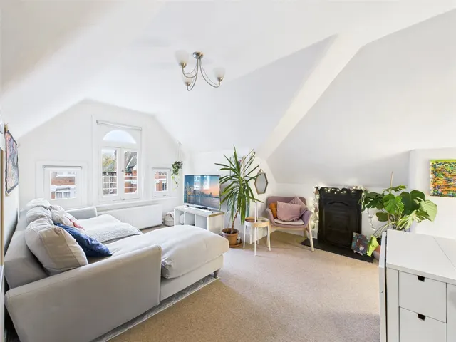 St Stephens Gardens, St Margarets, TW1, photo 1