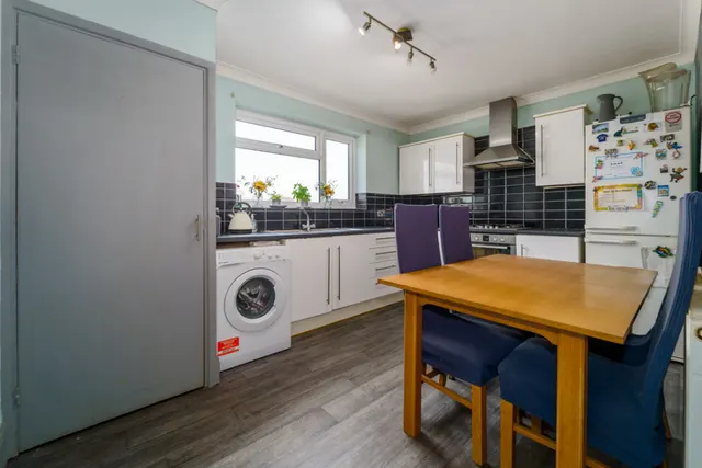 Wendover Road, Staines-upon-Thames, TW18, photo 3