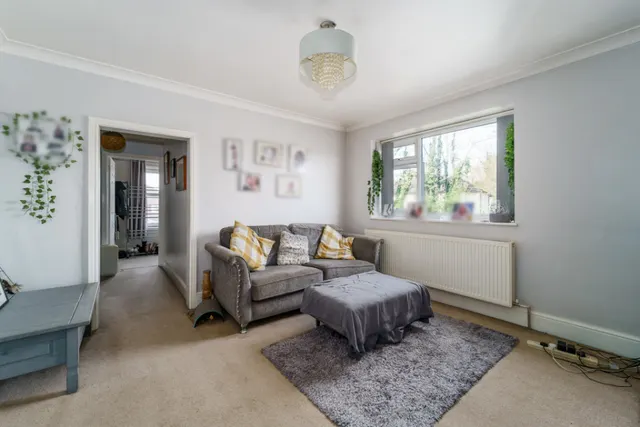 Wendover Road, Staines-upon-Thames, TW18, photo 2