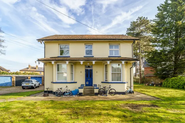 Wendover Road, Staines-upon-Thames, TW18, photo 1