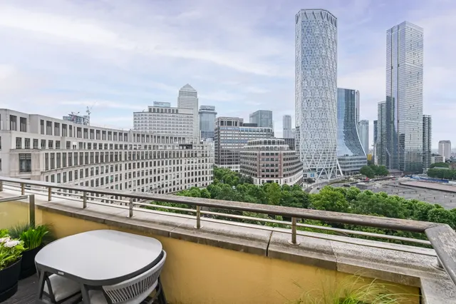 Photo 2 — Apartment 101, Berkeley Tower, 48 Westferry Circus, London