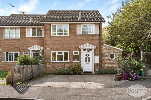 Regalfield Close, Guildford, GU2, photo 1