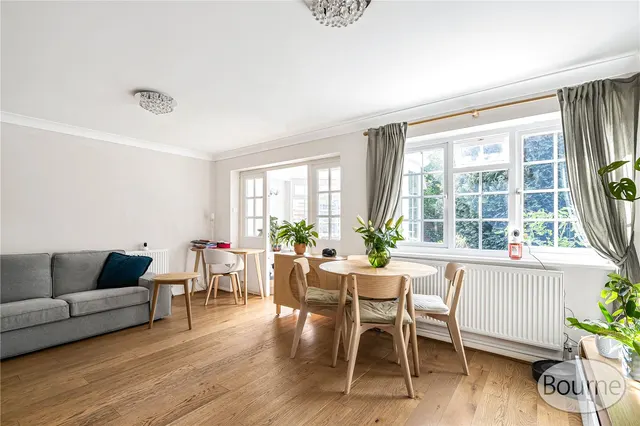 Regalfield Close, Guildford, GU2, photo 3
