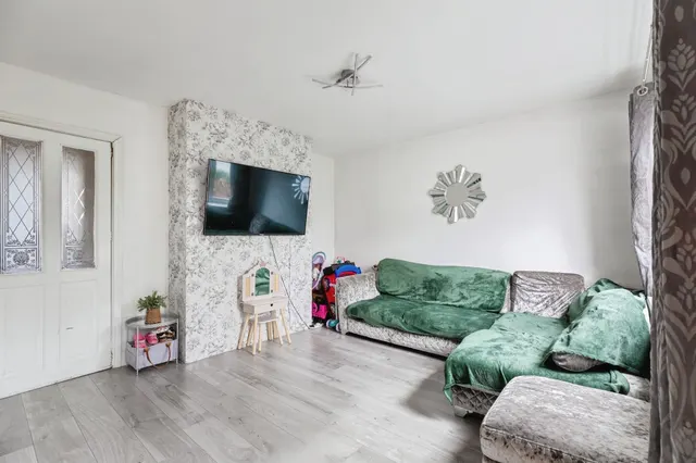 Photo 2 — Chevet Rise, Royston, Barnsley