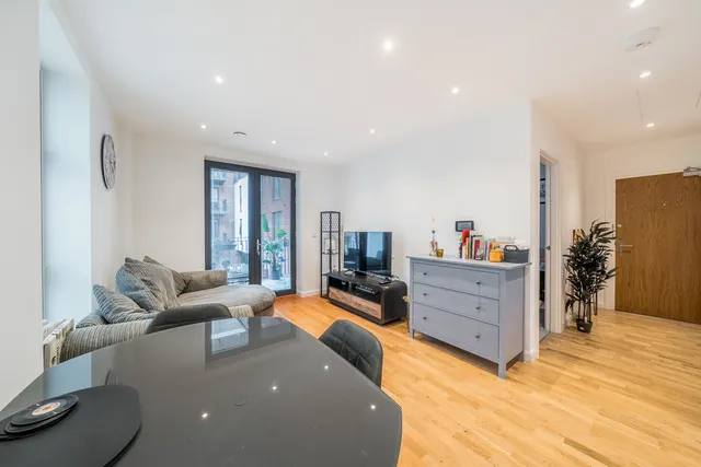 Station Approach, Ruislip, HA4, photo 3