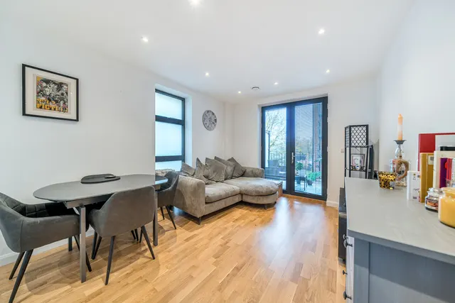 Station Approach, Ruislip, HA4, photo 1