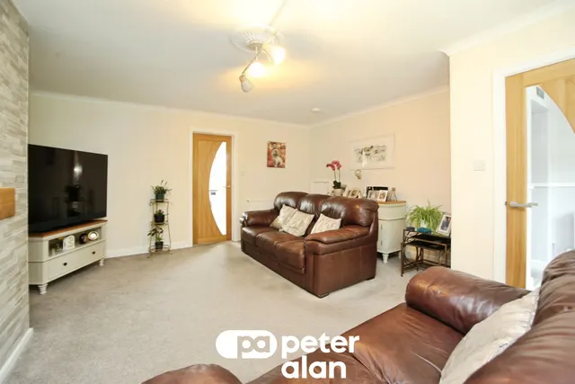 Fairfield Close, Blackwood, NP12, photo 3