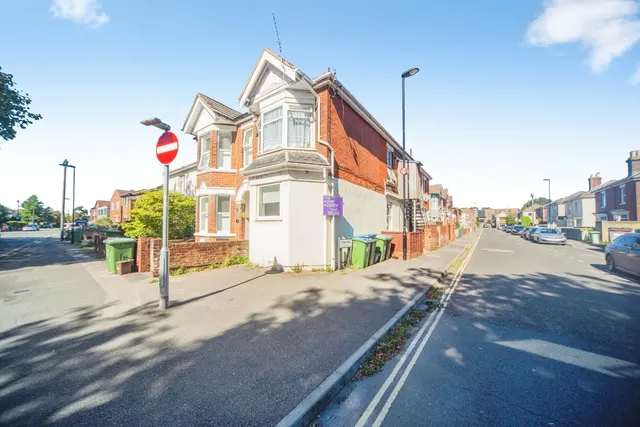 Millbrook Road East, Southampton, SO15, photo 1