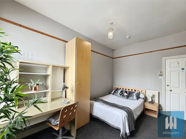 Fitzwilliam Street, Huddersfield, HD1, photo 2