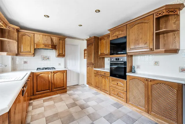 Ashwood Park, Fetcham, KT22, photo 3