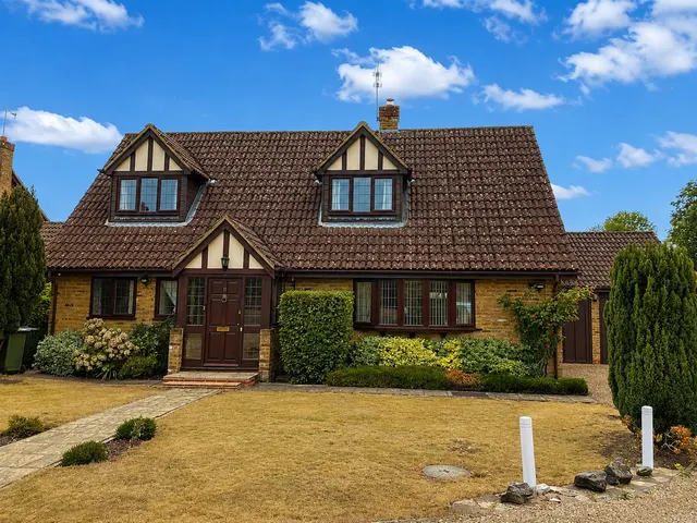 Ashwood Park, Fetcham, KT22, photo 1