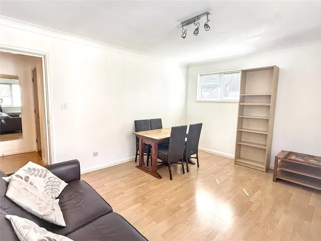 Photo 3 — Wood Street, Barnet, EN5 4BU