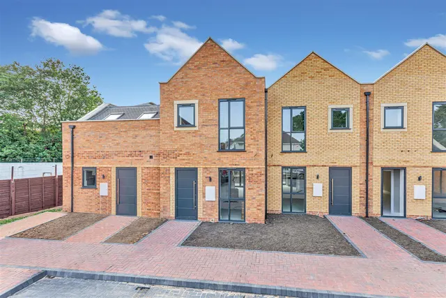 North Drive, Hounslow, photo 1