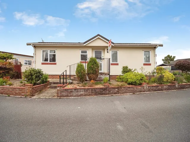 Oaklands Park, Crossways, Dorchester, photo 1