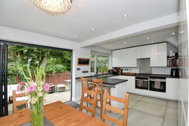 Photo 2 — Uplands Close, High Wycombe