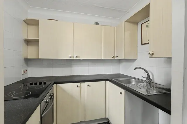 Station Road, BH14, photo 3