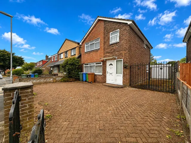 Boarshaw Crescent, Middleton, M24, photo 1