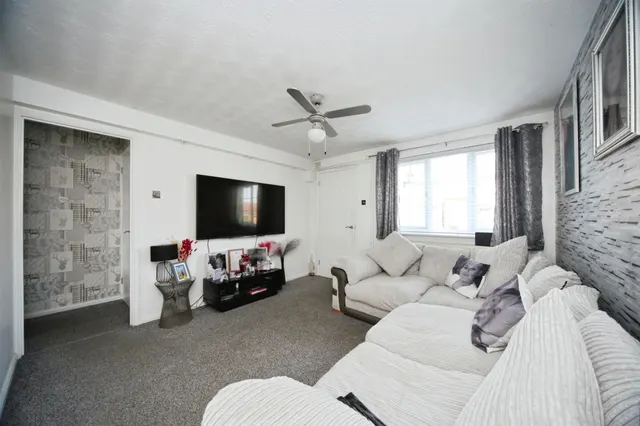 Claverley Green, Luton, LU2, photo 2