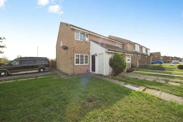Claverley Green, Luton, LU2, photo 1