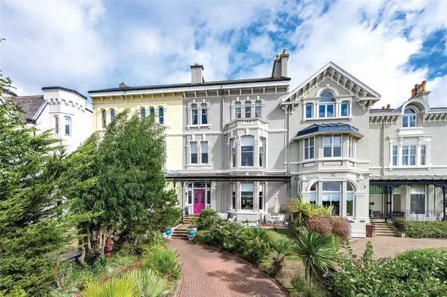 Beach Lawn, Liverpool, L22, photo 1
