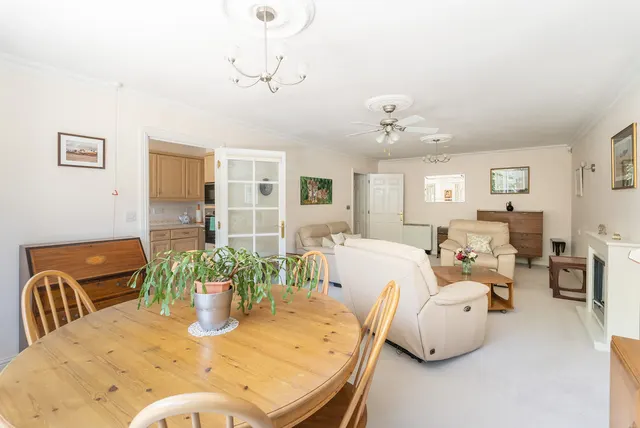 Epsom Road, Leatherhead, KT22, photo 3