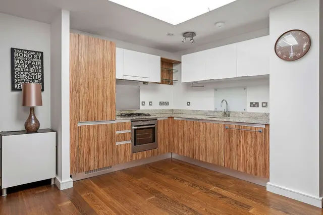 Photo 3 — Morton Road, London, N1 3GF