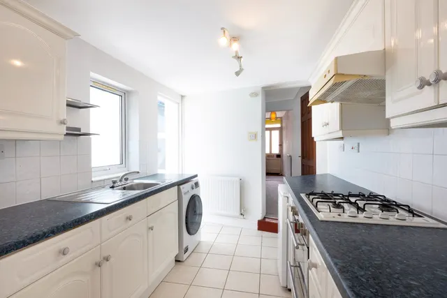 Naunton Crescent, Cheltenham, GL53, photo 3