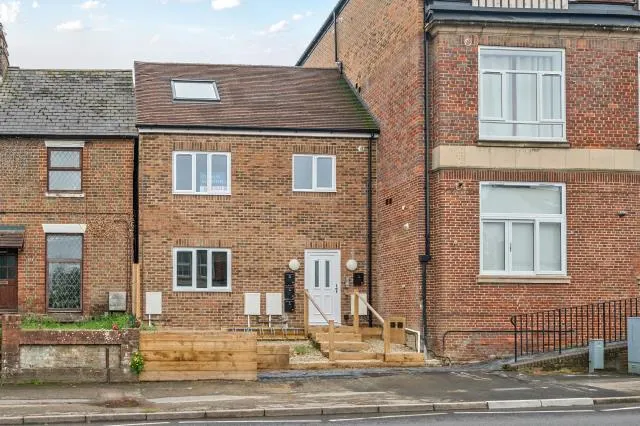 Broadway, Didcot, OX11, photo 1
