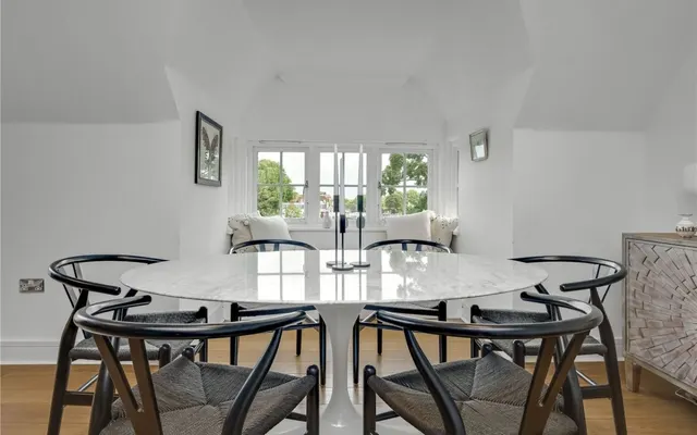 Photo 3 — Bridge Road, East Molesey KT8