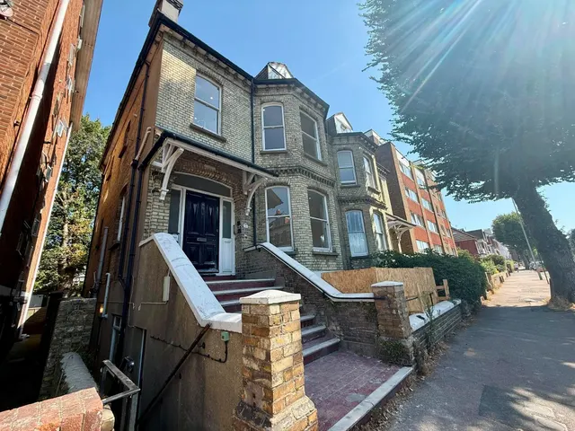 Cromwell Road, Hove, BN3, photo 1