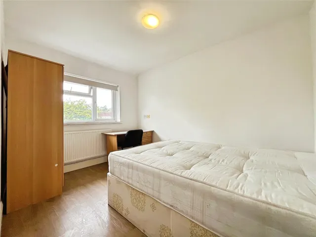 Kingsley Avenue, Englefield Green, TW20, photo 2