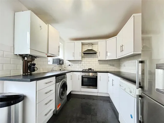 Kingsley Avenue, Englefield Green, TW20, photo 3