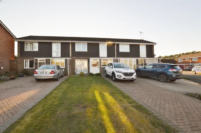 Apple Tree Road, Alderholt, Fordingbridge, SP6 3EW, photo 1
