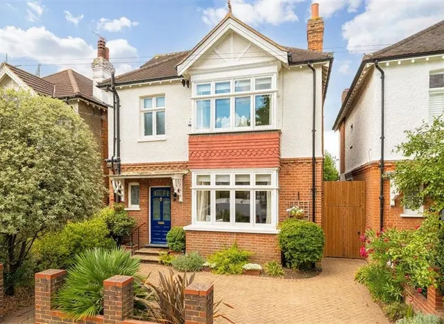 Bolton Gardens, Teddington, TW11, photo 1