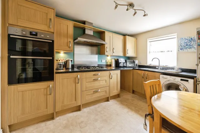 Poppy Mead, Kingsnorth, TN23, photo 3