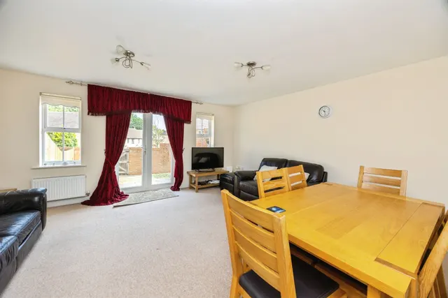 Poppy Mead, Kingsnorth, TN23, photo 2