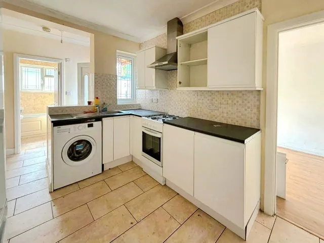Walton Road, Woking, GU21, photo 3