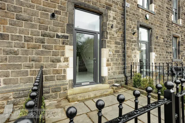 Sandy Lane, Dobcross, OL3, photo 1