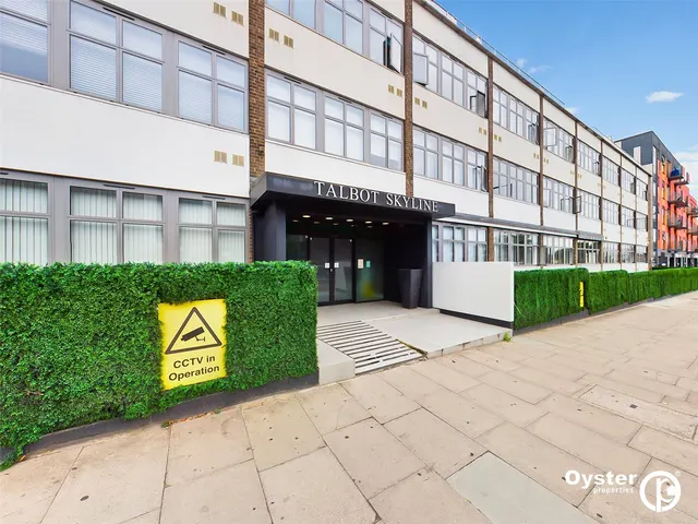 Imperial Drive, Harrow, HA2, photo 1