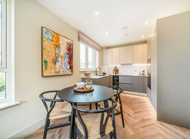 Photo 3 — Bicknell Way, Wandsworth, SW17