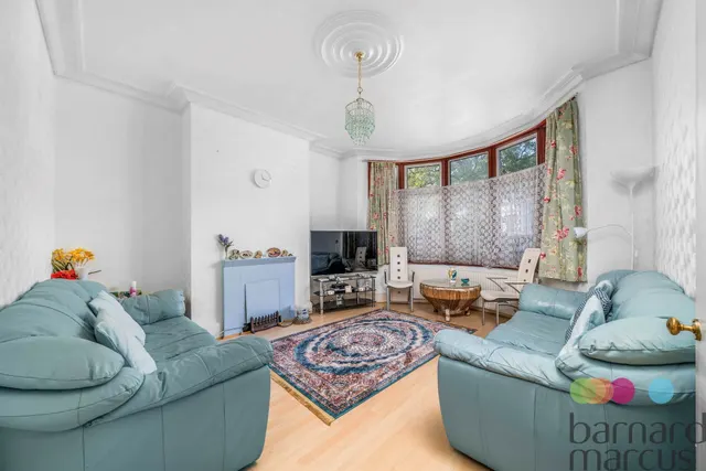 Grove Road, London, N12, photo 2